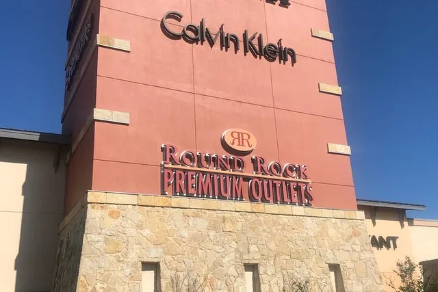 Austin Shopping Tour to Round Rock Premium Outlets - Image 6