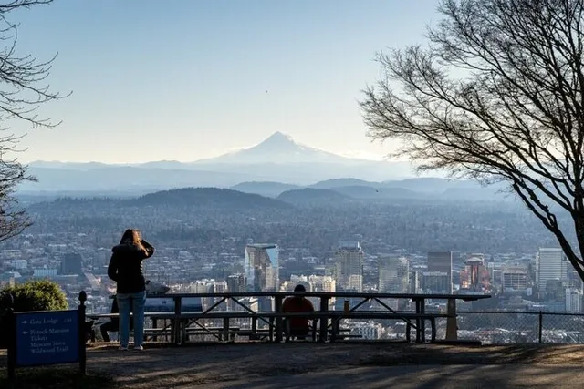 Portland City Tour: History, Gardens, and Iconic Sights - Image 6