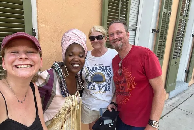 New Orleans City Tour with Drink and Souvenir - Image 4