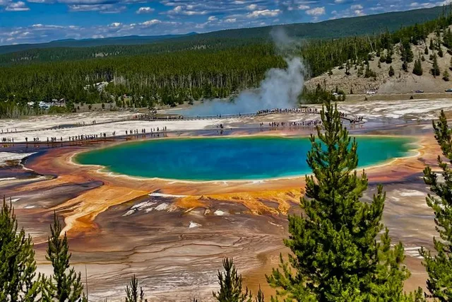 Cody Yellowstone Hot Spots Lower Loop Tour - Image 1