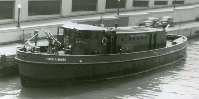 Chicago Fireworks Cruise on a Historic Fireboat - Image 6