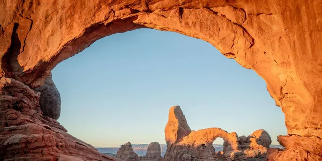 Moab Arches National Park Sunset Van Tour - Image 3