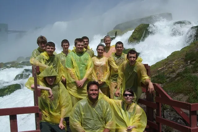 Niagara Falls Boat Ride and Cave Tour - Image 2