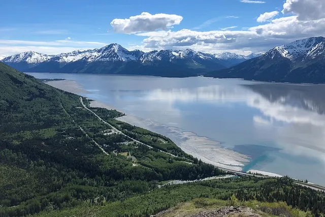 Anchorage Private Cruise Transfer and Tour - Image 1