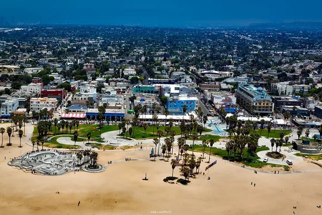 Los Angeles Highlights Private Driving Tour - Image 6