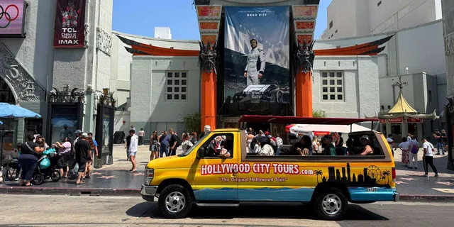 Los Angeles Hollywood Celebrity Homes Bus Tour - Image 6