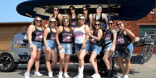 Dallas Party Bike Pub Crawl in Deep Ellum - Image 6