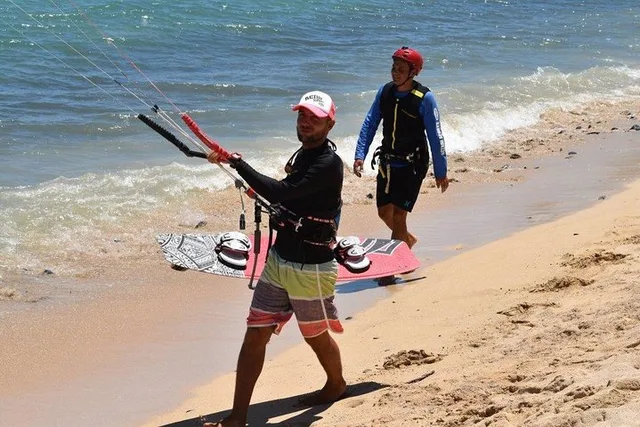 Kahului Kiteboarding Course at Kanaha Beach 3-Day - Image 3