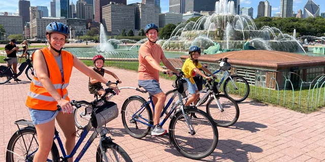 Chicago City Bike Tour of Downtown Attractions - Image 2