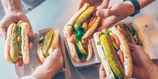 Chicago Food & Walking Tour with Free Bike or Kayak Rental - Image 1