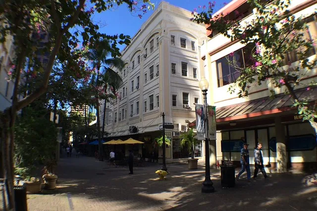 Honolulu Historical Tour in Red Light District 90 min - Image 2