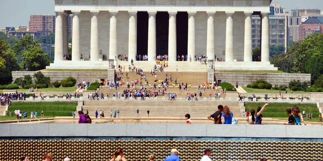 Washington DC Private Day Tour for up to 10 Guests - Image 4