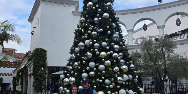 Santa Barbara Food and Walking Tour with Comedian - Image 4