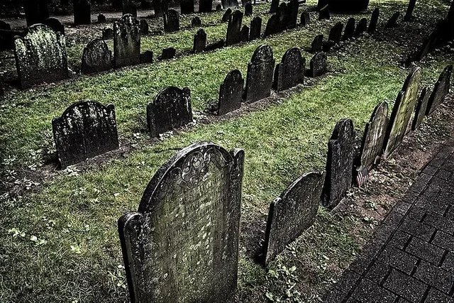 Boston Ghost Tour: Gravestones & Gunpowder 1 hr - Image 6