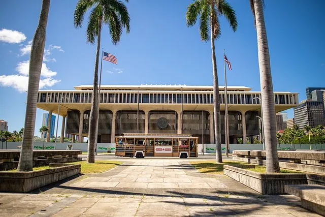 Honolulu Trolley Historic Tour 2 hr - Image 2