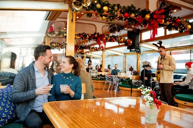 New York City Cocoa and Carols Cruise 90 min - Image 2
