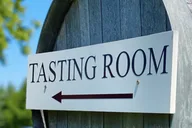 Traverse City Wine Tour with Designated Driver thumbnail 4