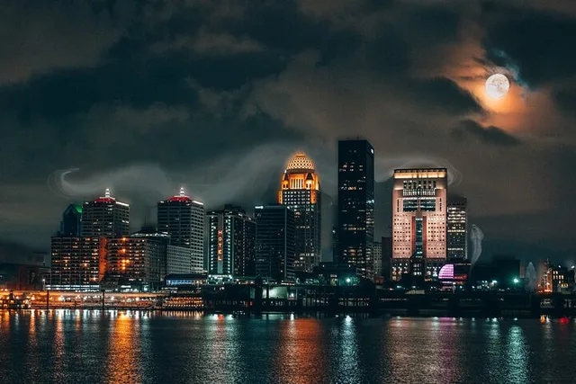 Louisville Murder, Crime, & Ghost Tour with Cocktail - Image 2