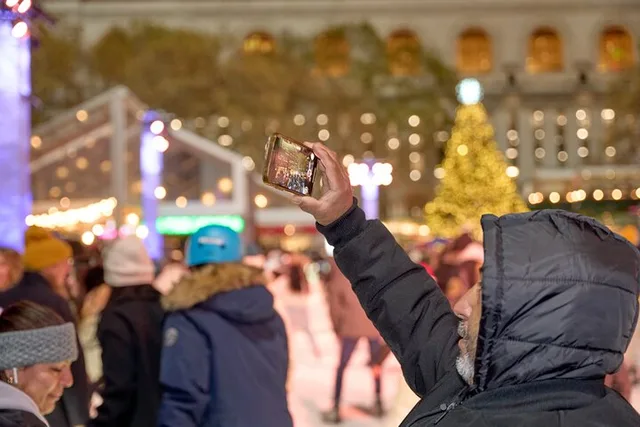 New York City Holiday Movie Sites and City Lights Tour - Image 5
