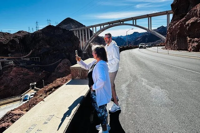 Las Vegas Grand Canyon, Hoover Dam & 7 Magic Mountains Tour - Image 2
