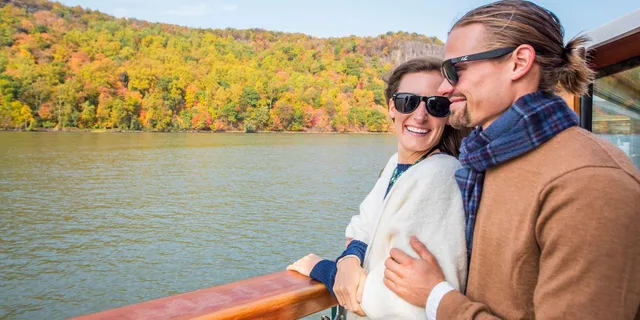 New York City Fall Foliage Lunch Cruise - Image 2
