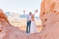 Valley of Fire Wedding Ceremony in French thumbnail 1
