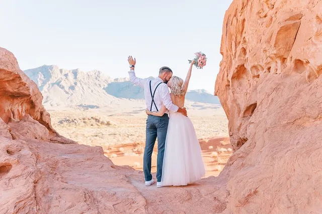Valley of Fire Wedding Ceremony in French - Image 1