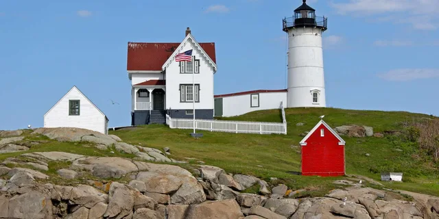 Boston Kennebunkport Day Trip with Trolley Option - Image 1