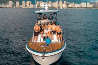 Waikiki Snorkel Charter 3.5 hr thumbnail 3