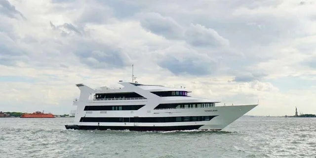 New York City Yacht New Year's Eve Celebration - Image 1