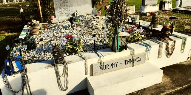 New Orleans Cemetery Experience - Image 2