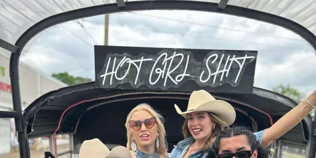 Nashville Roofless Party Bus Tour - Image 5