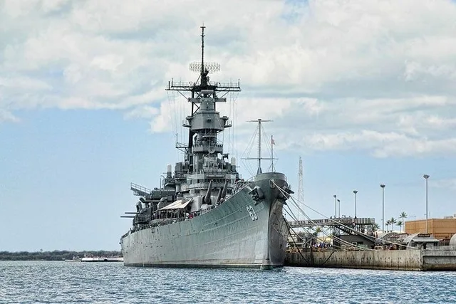 Honolulu Pearl Harbor Small Group Tour with Lunch - Image 6