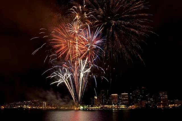 Waikiki Fireworks Dinner Cruise - Image 4