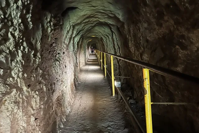 Oahu Island Experience with Diamond Head Hike - Image 1