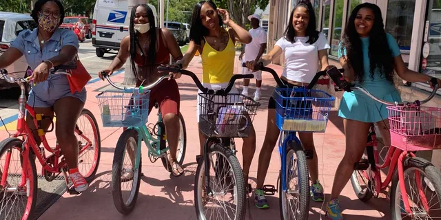 Miami South Beach Bicycle Tour - Image 2