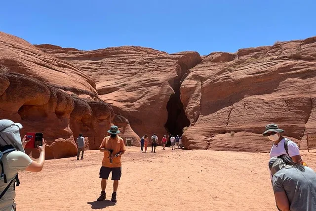 Page Upper Antelope Canyon Tour - Image 4
