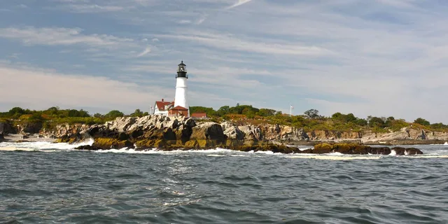 Portland Maine Lighthouses Sightseeing Cruise 1.5 hr - Image 2