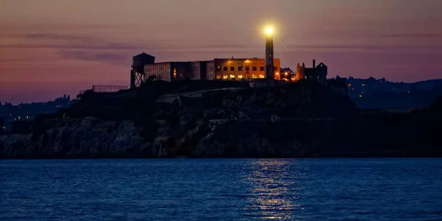 San Francisco Alcatraz Night Tour with Bay Cruise - Image 4