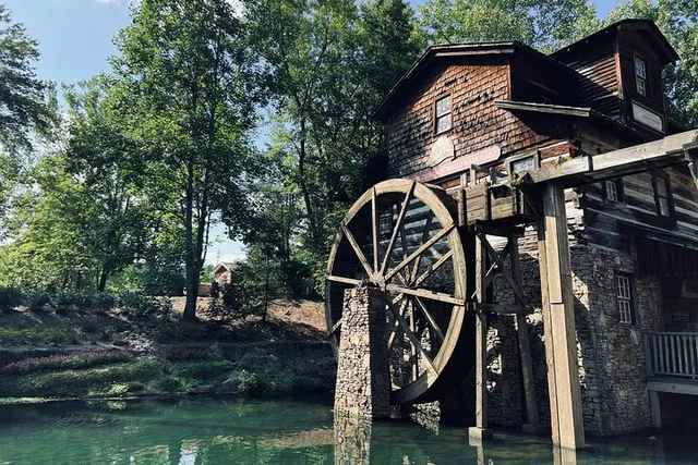 Nashville Dollywood Tour Full-Day Adventure - Image 4