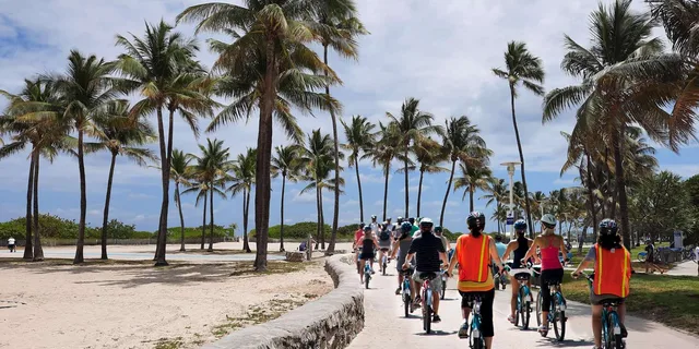 Miami Beach Bike and Food Tour - Image 2
