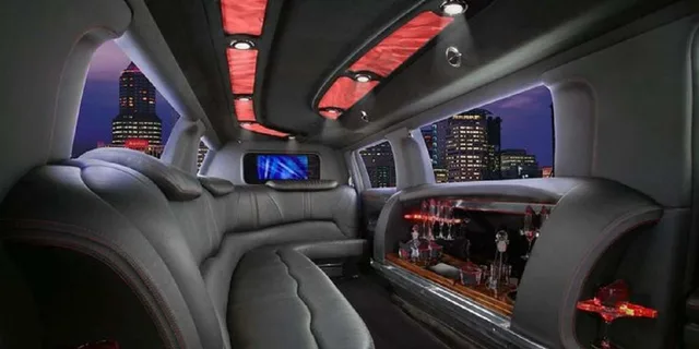 Los Angeles Private Limousine Tour - Image 1