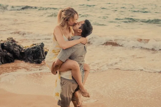 Maui Romantic Photoshoot - Image 6