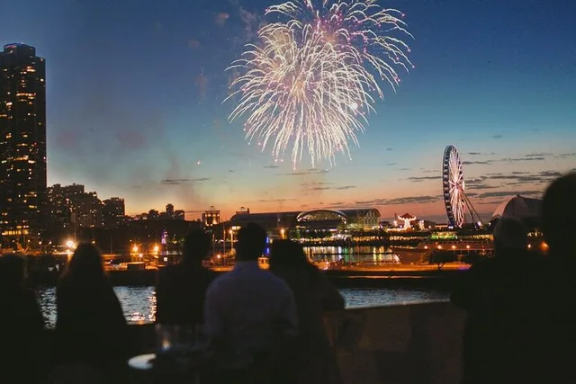 Chicago Fireworks Dinner Cruise - Image 2