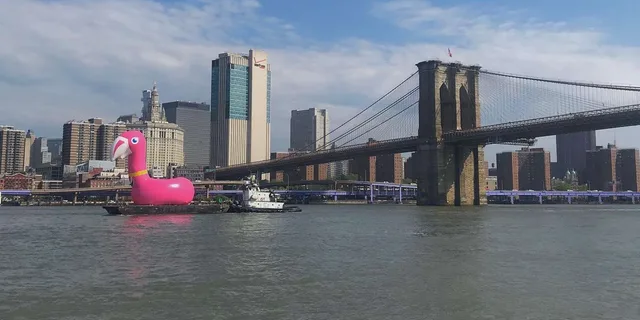 New York City Boat Tour: Statue of Liberty & Skyline - Image 2
