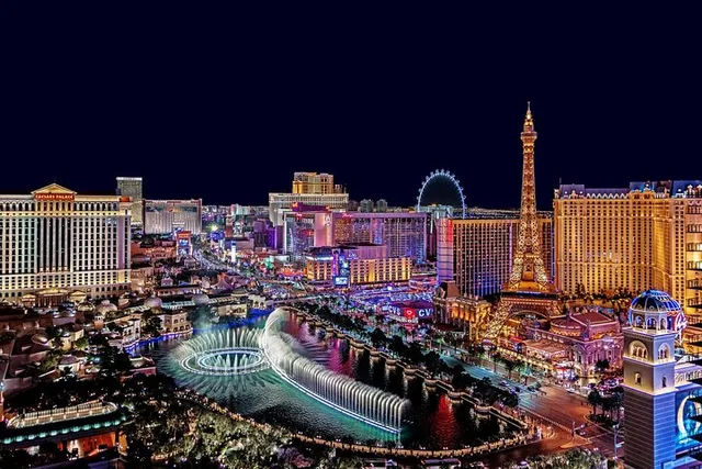 Las Vegas Private City Tour 10 Hours - Image 3