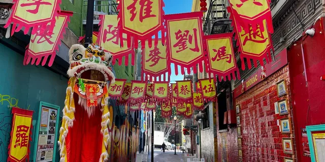 San Francisco Chinatown and North Beach Walking Tour - Image 1