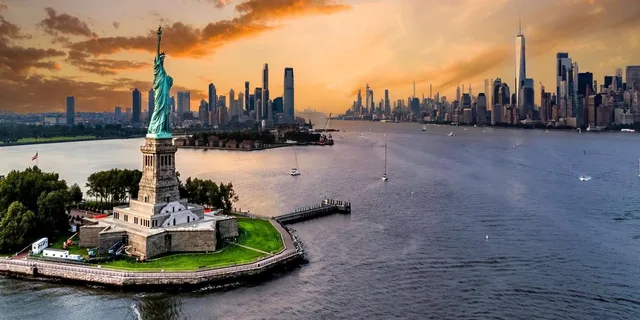 New York City Statue of Liberty and Empire State Building Tour by Car - Image 5