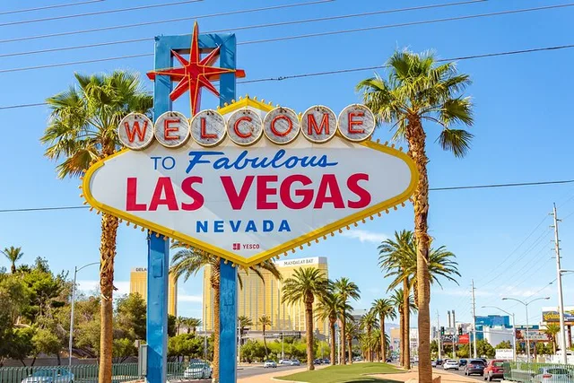 Las Vegas City Highlights Private Tour - Image 1