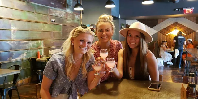 Nashville Shopping Tour with Wine and Snacks - Image 6
